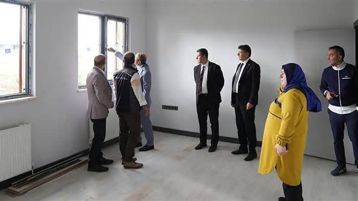 Rektör Çakmak, Spor Bilimleri Fakültesi’nin yeni hizmet binasını inceledi