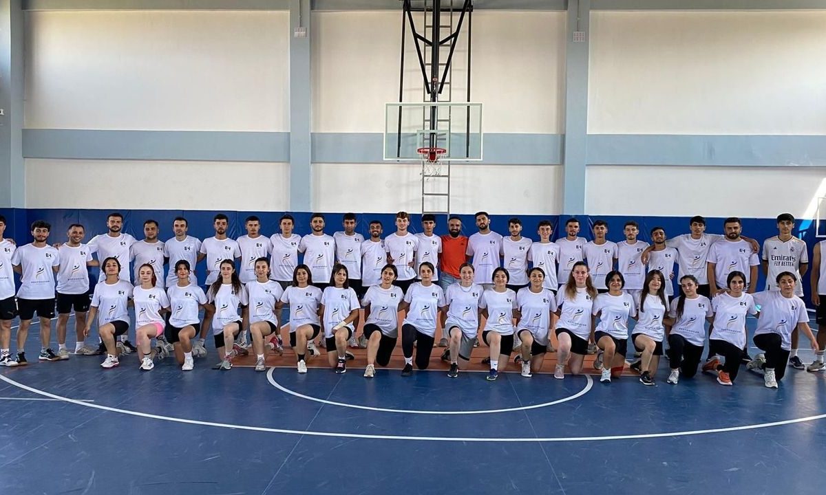 Edremit Belediyesi’nin ücretsiz kursları 80 öğrenciye başarı getirdi