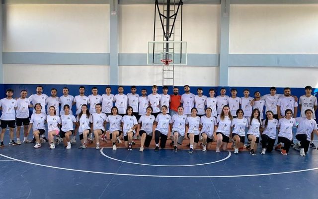 Edremit Belediyesi’nin ücretsiz kursları 80 öğrenciye başarı getirdi
