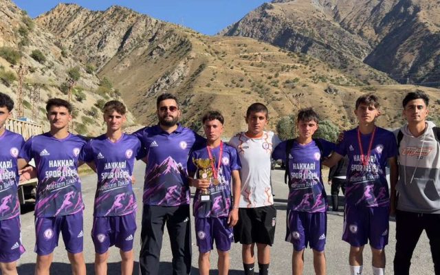 Hakkâri Spor Lisesi kros müsabakalarında zirveye çıktı