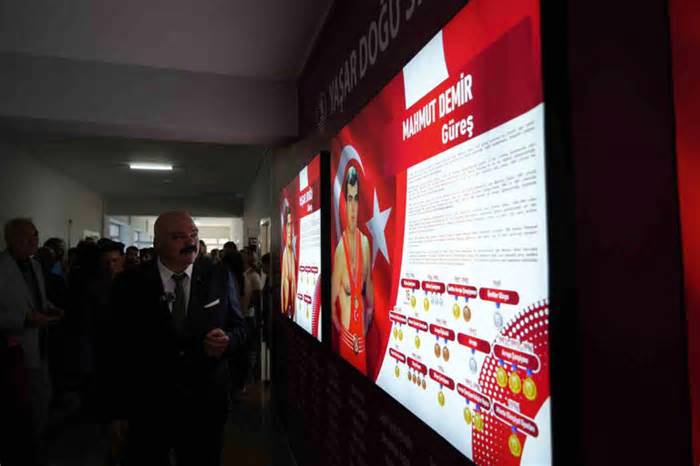 OMÜ’de Türk sporunun efsane isimleri “Onur Duvarı”nda