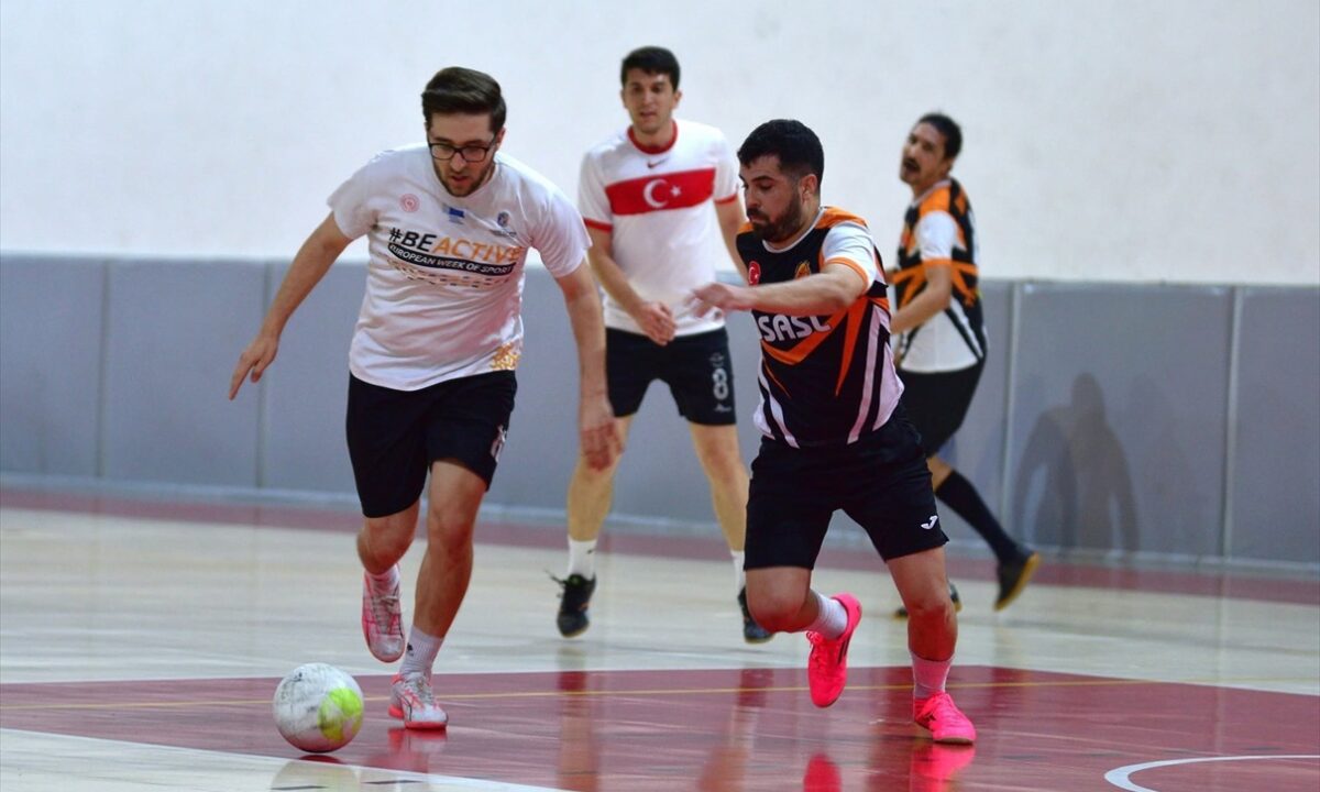Osmaniye’de düzenlenen futsal turnuvasında Samet Aybaba Spor Lisesi şampiyon oldu