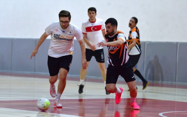Osmaniye’de düzenlenen futsal turnuvasında Samet Aybaba Spor Lisesi şampiyon oldu